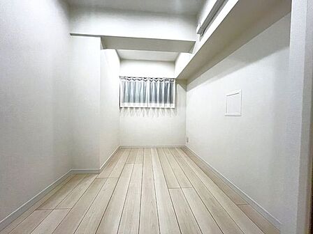 リビングで楽しく過ごした後はゆっくりくつろぐ時間を満喫できます。過ぎ行く時間をゆったりと感じることができる落ちついたプライベートルーム。静かな環境でリラックスタイムを愉しんで。