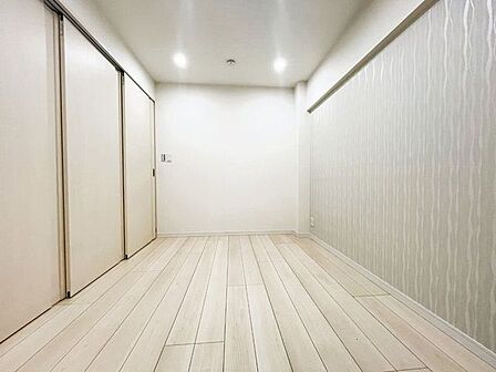 お子様の成長と共に「住まい方」も変化していきます。居室にはクローゼットを完備し、自由度の高い家具の配置が叶うシンプルな空間です。