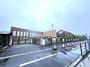 日出学園幼稚園 310m