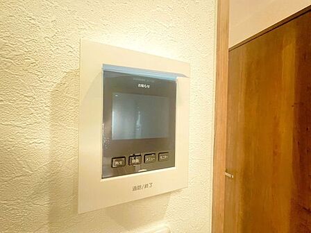 来訪者の確認をして対応出来るTVモニター付インターホン!お子さまのお留守番にも安心ですね!