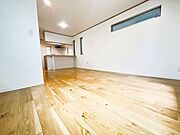 落ち着いた雰囲気に包まれて、伸びやかな空間の中で、ゆったりと家族団らんのひとときを過ごせます。