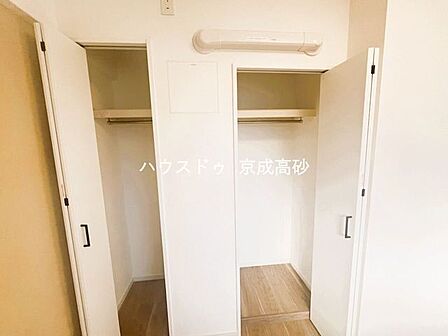 適材適所の収納付きです。