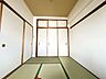 和室：続き間の和室は、くつろぎ空間として、来客時は客間にもなります！畳の上でゴロゴロするのも良いですね。