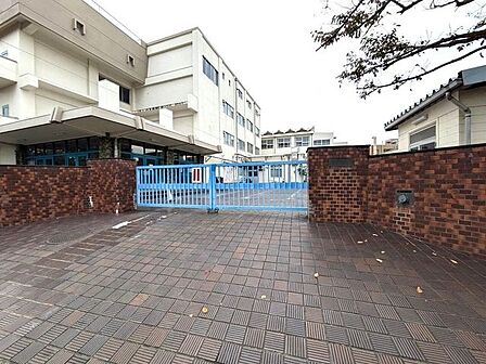 子育てサロン おおやた 910m