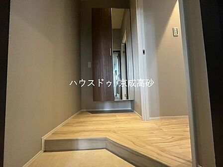 お家に出会う人々を出迎える玄関だからこそ、広々清潔感あふれる空間にしたいですね!