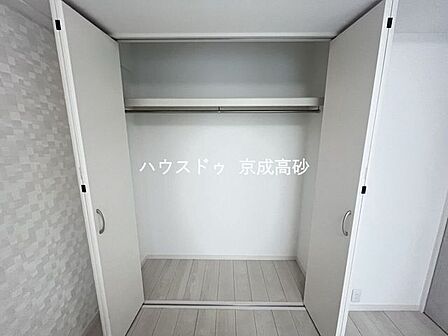大型のクローゼットです!これだけの収納力があれば部屋もスッキリ保てますよ!