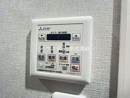 カビの発生も抑制出来ます！また暖房・涼風機能も付いているので冬はいつでも暖かく、夏は涼しく、雨の日でも洗濯物が乾くのも良いですよね！梅雨の時期など重宝します。