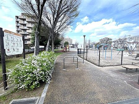 足立区立五丁田公園 390m