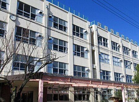 足立区立谷中中学校 700m