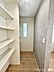 収納：可動棚付きでたっぷり収納できる大容量パントリー。日用品や食品のストックもすっきり片付きます。