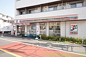 セブンイレブン 徒歩4分。 320m