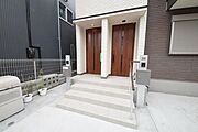 タウンハウジングレジデンス事業部　恵比寿店・赤坂店までお問合せ下さい。