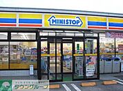 ミニストップ大崎フォレストビル店 徒歩11分。コンビニ 840m
