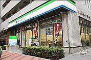 ファミリーマート 徒歩7分。 550m