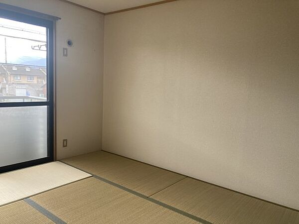画像4:柔らかい畳が心地よい和室