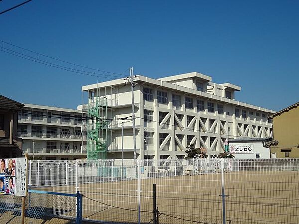 画像23:【中学校】大和高田市立片塩中学校まで2115ｍ