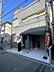 外観：【前面道路含む現地写真】スーパーマルヒ山本店まで徒歩7分の立地。買い物施設が身近にあるため、移動時間も短く済みます。