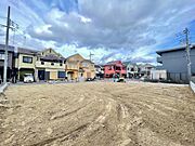 【現地写真】スーパー、コンビニ、ドラッグストア、ホームセンターなど、毎日の暮らしを彩る買い物施設が徒歩10分圏内に揃います！生活利便性良好な住環境です♪