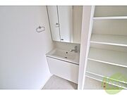 3面鏡付き独立洗面台！収納もたっぷり！