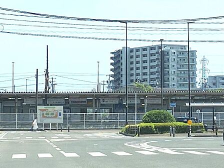南仙台駅南仙台駅から仙台駅まで3駅・約11分。JR東北本線・常磐線が利用可能です。コンビニも併設されております。 600m