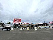 ダイシン 柳生店9時～20時まで営業しております。日用品やガーデニング用品、インテリア用品など種類豊富に取り揃えております。 1700m