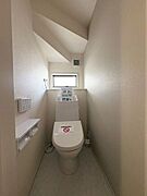 温水洗浄便座付トイレ。各階トイレで混雑時も安心です！