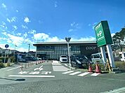 みやぎ生協 八木山店9時30分～22時まで営業しております。（日曜日は9時開店）クリーニング・花屋・理容室がテナントとして設置されております。 1500m