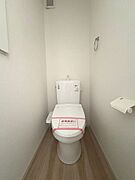 温水洗浄便座付トイレ。各階トイレで混雑時も安心です！