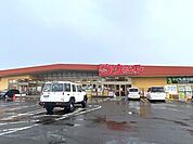 ウジエスーパー 袋原店9時30分～21時まで営業しております。敷地内にはATMや英会話教室、精米機等がございます。 500m