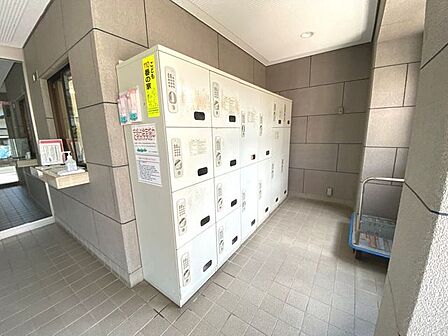 宅配ボックスを完備しており荷物の受け取りに便利です!