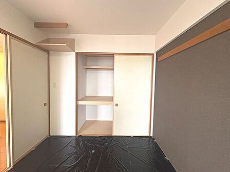 和室6帖。の洋室と続き間になっており、開け放てば広々と使えるのも魅力です。