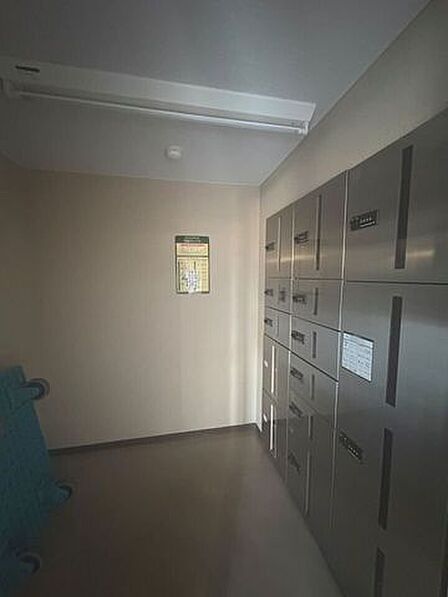 宅配ボックスを完備。不在時の荷物の受け取りに便利です。非対面で防犯面も安心！