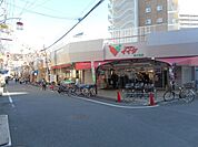 コモディイイダ東十条店 徒歩8分。 570m