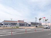 ダイレックス吉村店宮崎市吉村町の商業地域にある飲食品、日用品を扱うディスカウントストア。営業時間9