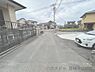 外観：前面道路含む現地写真