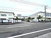 赤江東中学校教育目標:「フロンティア精神で活気にあふれ、心豊かな、自ら学ぶ、たくましい生徒の育成」 860m