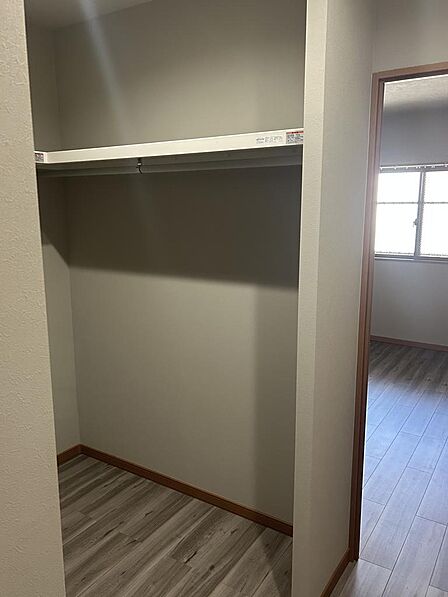 リビングと洋室への2WAYアクセス。導線良好なウォークスルークローゼット。