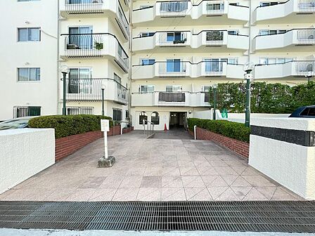 個性豊かなショップやカフェ、老舗ベーカリーを日常使いできる阪急岡本エリア。六甲の豊かな自然を身近に感じることができる最上階６階部分のお部屋です。ぜひお問い合わせください。