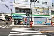 ファミリーマート 横浜菊名店 徒歩3分。 190m