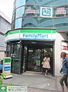 ファミリーマート 徒歩2分。 90m