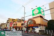 ライフ 徒歩8分。スーパー 620m