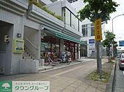 ★★まいばすけっと 徒歩9分。スーパー 690m