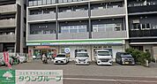 ファミリーマート横浜子安通三丁目店 徒歩8分。 630m