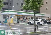ファミリーマート 徒歩4分。 320m