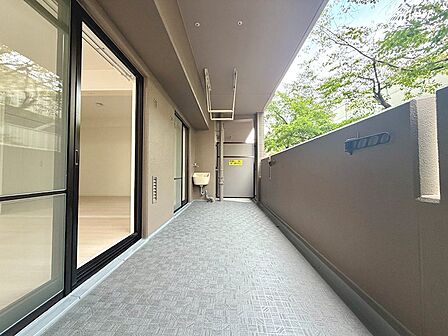 東向きバルコニーにはスロップシンクがあります。