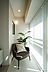 その他：LDKの奥に広がる縁側テラスは、やわらかな陽光が降り注ぐ贅沢なスペース。チェアや植物を配し、読書やティータイムなど、思い思いのくつろぎの時間を心ゆくまでお楽しみいただけます。