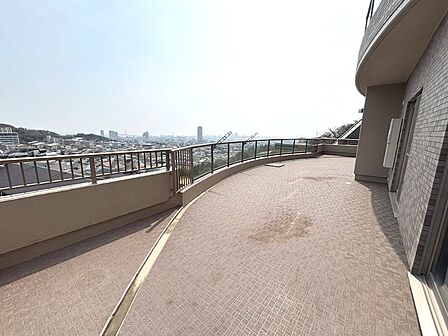 約67m2の広々ルーフバルコニーです♪