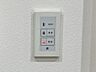 設備：室内から玄関ドアの鍵を開け閉めでき、施錠状態も確認できる便利な機能です。