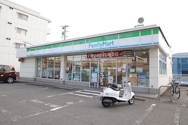 画像23:ファミリーマート　名東牧の里店