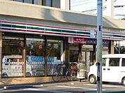 セブンイレブン三鷹大沢1丁目店 558m
